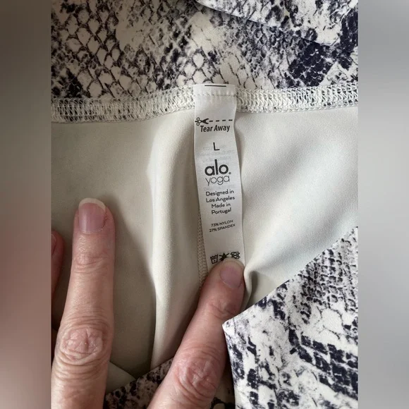 Alo Yoga  High Waist Vapor Snakeskin Legging  L  Bone NWOT - Picture 6 of 8